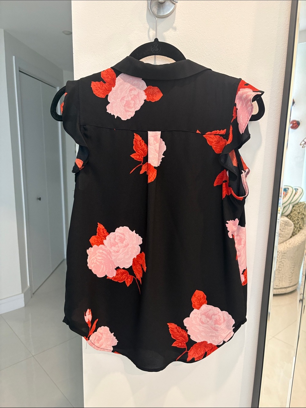 Who What Wear Black Sleeveless Button-Front Blouse with Pink & Red Floral Print - Picture 5 of 5